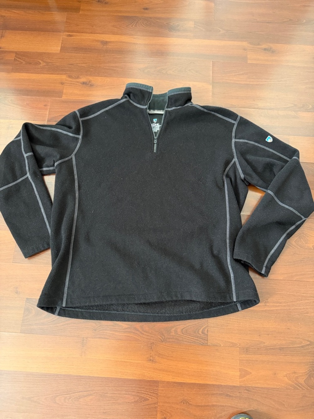 KÜHL Born in the Mountains Men's Black V-Neck Sweater Pullover